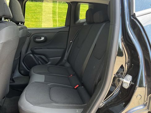 Used 2023 Jeep Renegade Latitude w/ Sun/Sound Group AWD/4WD image 17