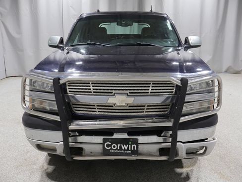 Used 2004 Chevrolet Avalanche 4x4 w/ Preferred Equipment Group image 8