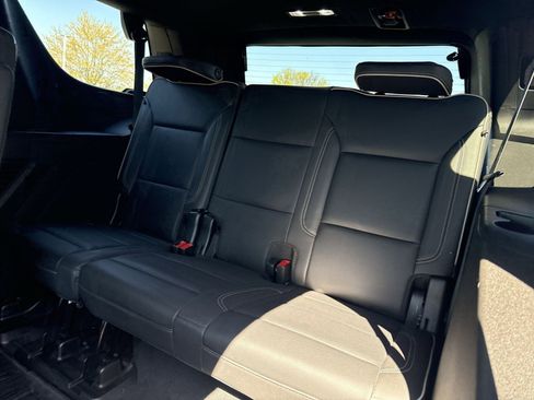 Used 2022 GMC Yukon SLT w/ SLT Premium Package image 24