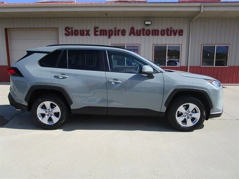 Used 2021 Toyota RAV4 XLE w/ Convenience Package AWD/4WD image 2