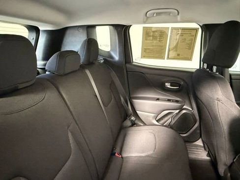 Used 2023 Jeep Renegade Latitude image 43