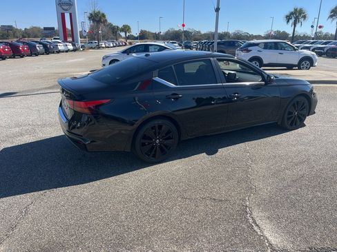 Used 2022 Nissan Altima 2.5 SR w/ Midnight Edition Package image 5