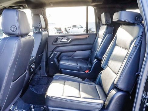 Used 2025 GMC Yukon XL Denali AWD/4WD image 22