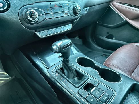 Used 2018 Kia Sorento SX image 17