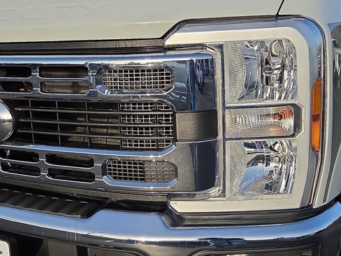 Used 2025 Ford F250 XLT AWD/4WD image 3