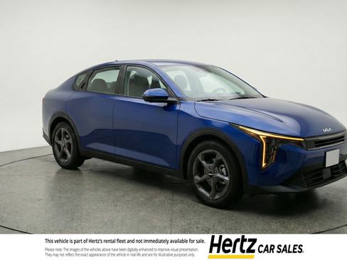 Used 2025 Kia K4 LXS image 1