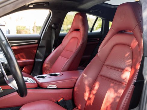 Certified 2020 Porsche Panamera GTS image 5