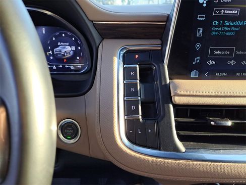 Used 2024 Chevrolet Suburban Premier image 22