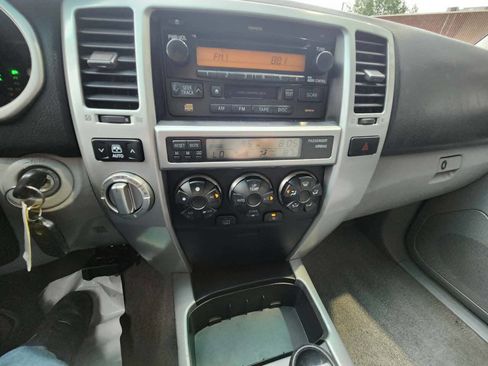 Used 2005 Toyota 4Runner SR5 AWD/4WD image 26