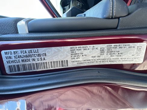 New 2026 Jeep Grand Cherokee Altitude image 9