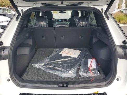 New 2026 Volkswagen Tiguan SE R-Line image 7