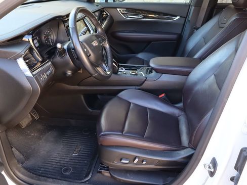 Used 2022 Cadillac XT6 Premium Luxury w/ Technology Package FWD image 17
