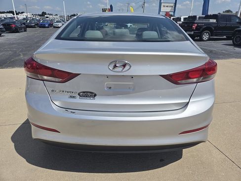 Used 2018 Hyundai Elantra SE w/ Cargo Package image 4