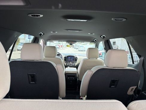 Used 2023 Chevrolet Traverse LT image 9