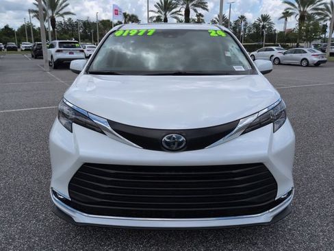 Certified 2024 Toyota Sienna XLE FWD image 9