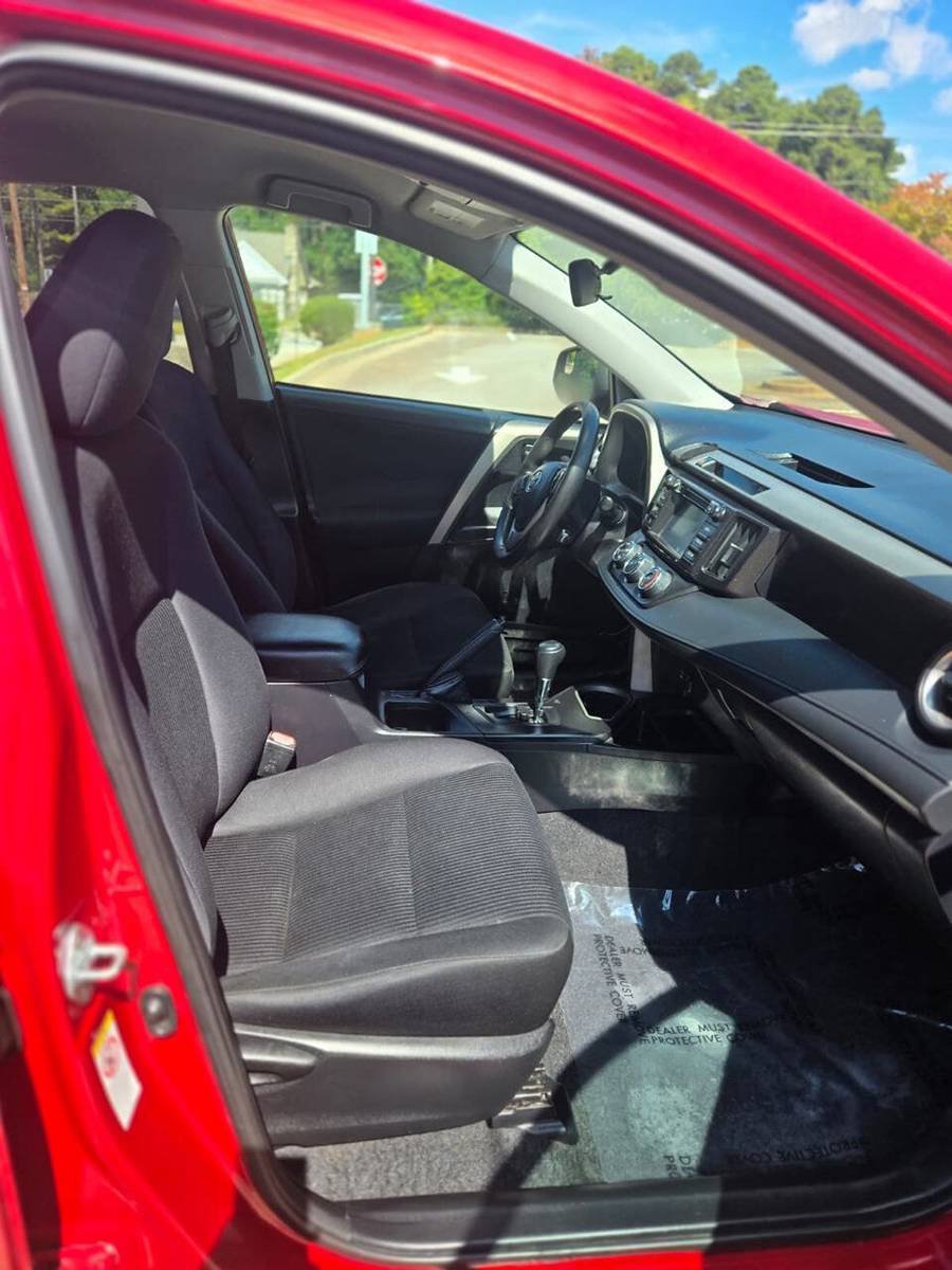 Used 2017 Toyota RAV4 LE FWD image 12