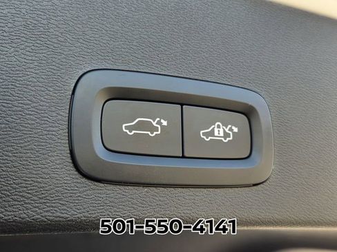 Used 2025 Volvo XC40 B5 Plus image 19