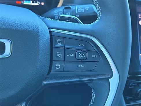 Used 2023 Jeep Grand Cherokee Altitude image 22