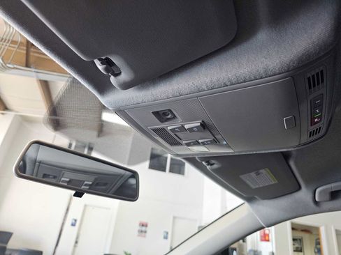 Used 2022 Volkswagen Tiguan S image 34