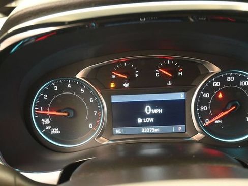 Used 2023 Chevrolet Traverse LT FWD image 9