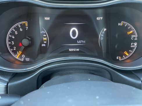 Used 2022 Jeep Grand Cherokee Limited image 30