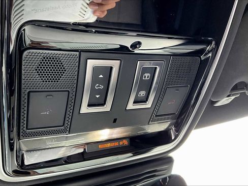 Used 2025 Land Rover Range Rover Velar Dynamic SE image 36