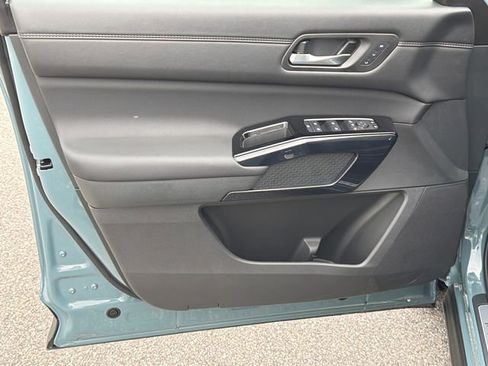 New 2026 Nissan Pathfinder Platinum FWD image 10