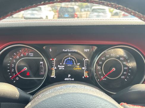 Used 2022 Jeep Gladiator Rubicon w/ LED Lighting Group AWD/4WD image 9