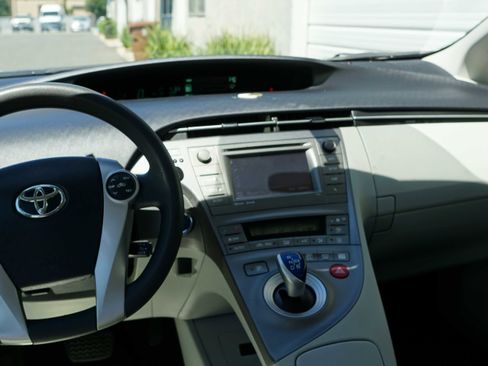 Used 2013 Toyota Prius Three FWD image 38