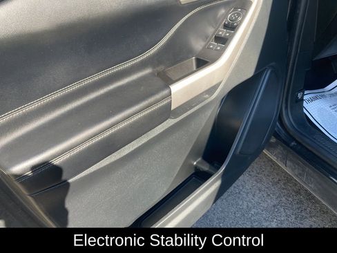 Used 2022 Ford Explorer XLT w/ Equipment Group 202A image 13