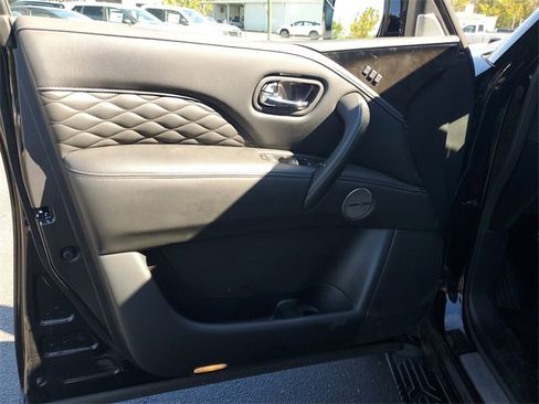 Used 2024 INFINITI QX80 Sensory image 12