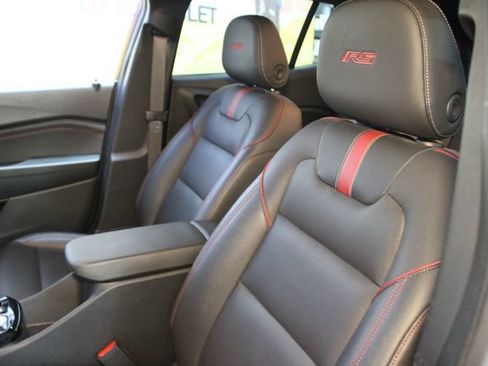Used 2024 Chevrolet Trax RS w/ Sunroof Package FWD image 16