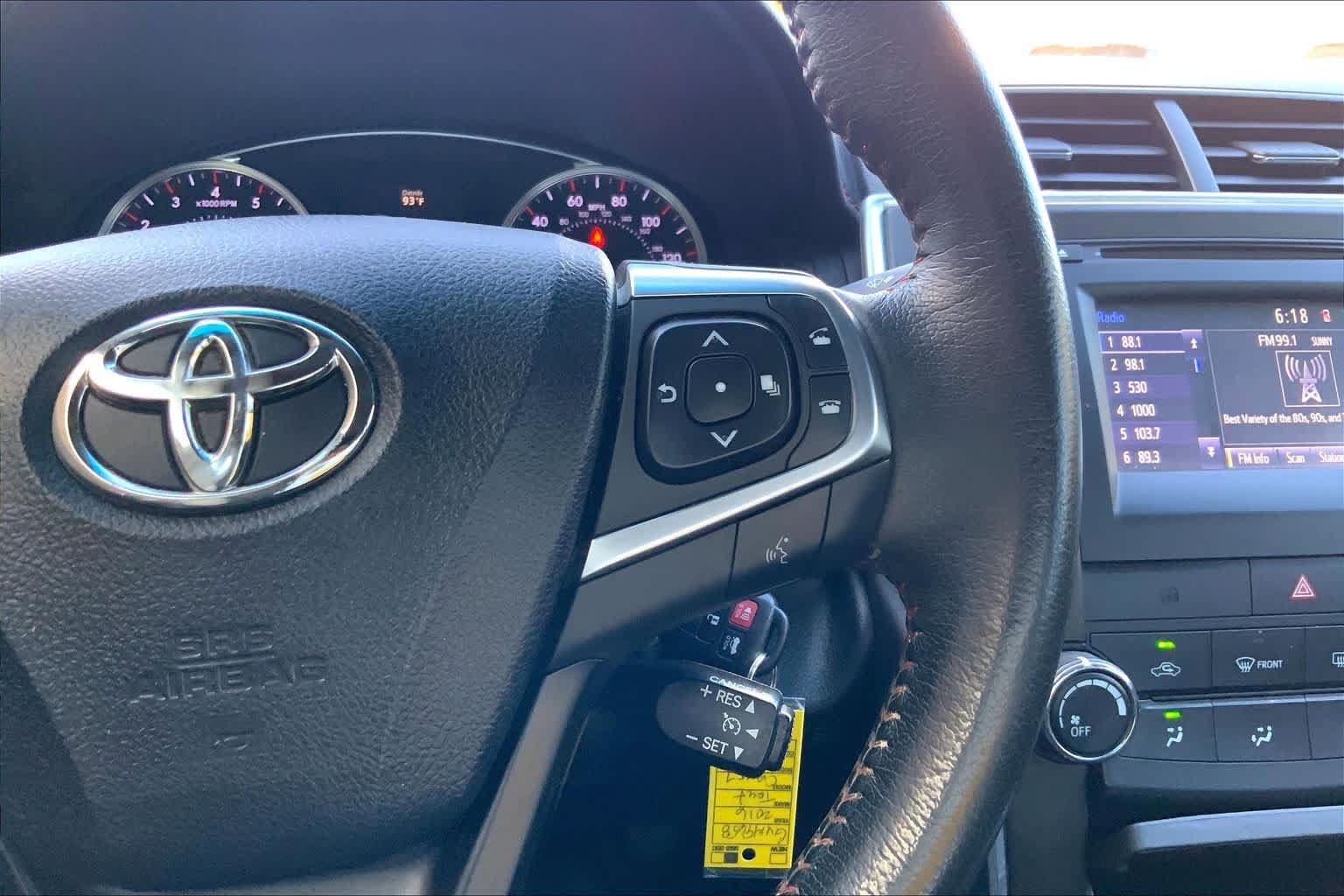 Used 2016 Toyota Camry SE FWD image 25
