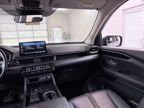Used 2025 Honda Pilot Touring image 33