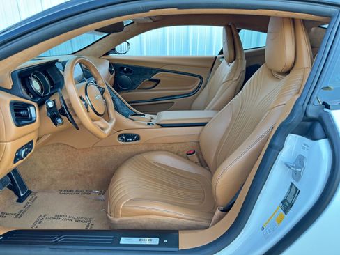 Used 2022 Aston Martin DB11 Coupe image 19