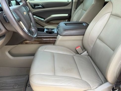 Used 2019 Chevrolet Tahoe LT w/ LT Signature Package RWD image 11