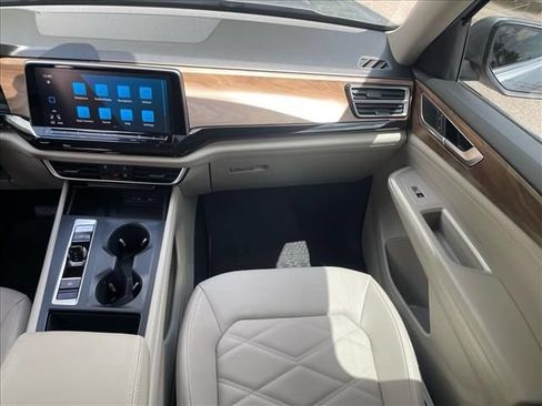 Used 2026 Volkswagen Atlas SE FWD image 9