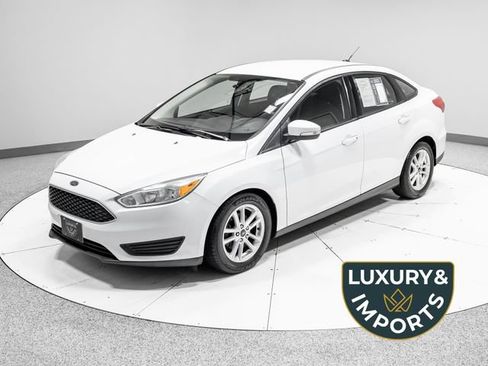 Used 2016 Ford Focus SE FWD image 1