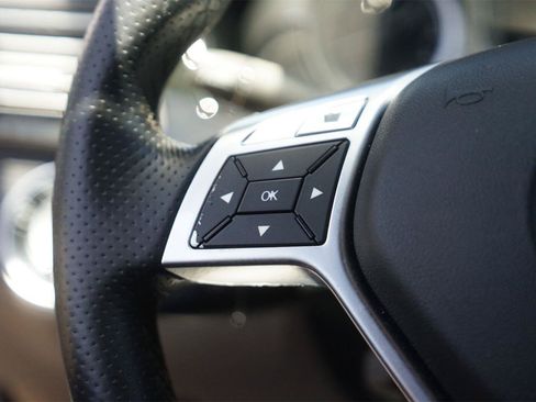 Used 2013 Mercedes-Benz E 350 Sedan image 23