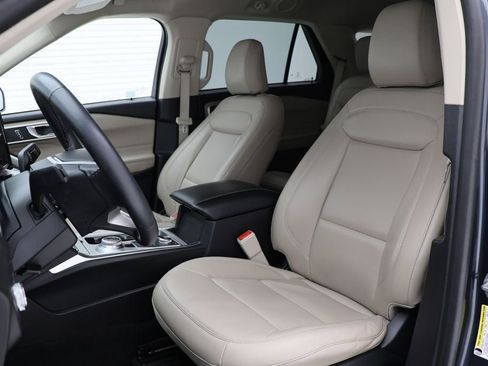 Used 2022 Ford Explorer XLT w/ Equipment Group 202A image 16