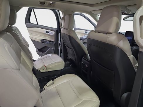 Used 2020 Ford Explorer Platinum w/ Premium Technology Package image 13
