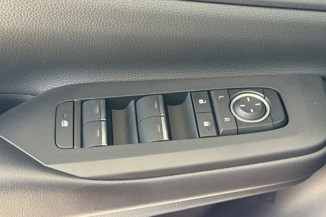 New 2027 Toyota Prius FWD image 12