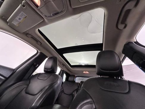 Used 2018 Jeep Cherokee Limited AWD/4WD image 32
