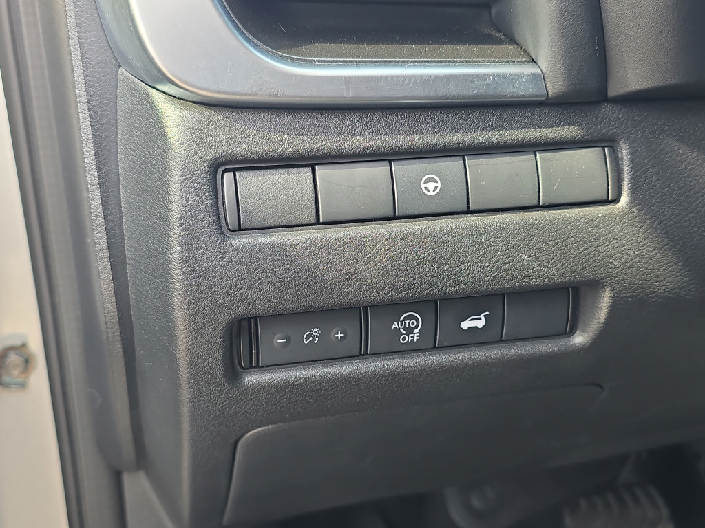 Used 2024 Nissan Rogue SV AWD/4WD image 27