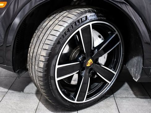 Used 2021 Porsche Cayenne Turbo w/ Assistance Package image 7