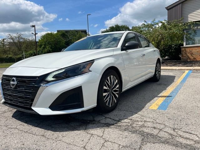 Used 2025 Nissan Altima 2.5 SV FWD image 3