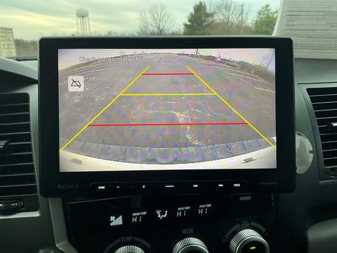 Used 2015 Toyota Sequoia Platinum image 18