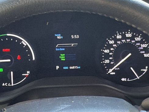 Used 2023 Toyota Sienna XLE image 18