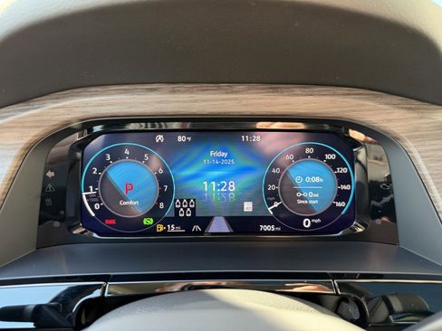 Used 2024 Volkswagen Atlas SEL Premium R-Line image 17