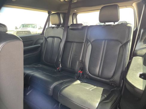 Used 2024 Jeep Wagoneer L Series II w/ Flexible Seating Group RWD image 15